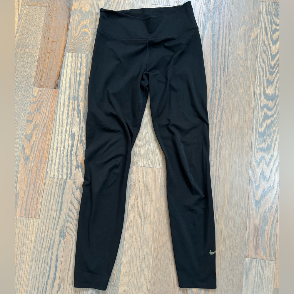 Nike women’s dri- fit 7/8 leggings size XS
